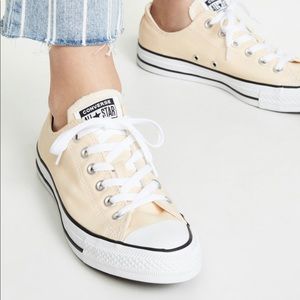 Converse Low Top All Stars in Pale Vanilla